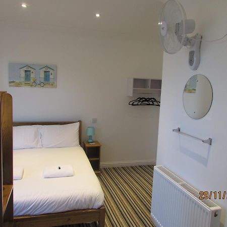 Charlotte Guest House 韦茅斯 外观 照片